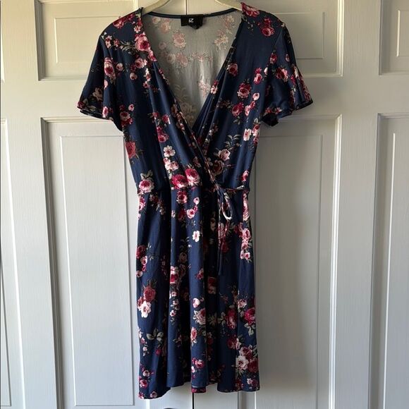 IZ BYER Floral Short Flutter Sleeve Knit Wrap Dress Navy Blue Pink Size Medium - Picture 1 of 8